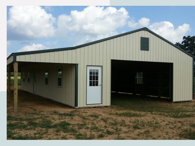 Строительство конюшен в Октябрьском